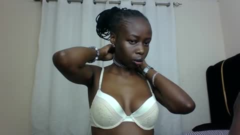 Snapshot of pinkie_ponny chatting on February 27, 4:52 am Pinkie online show from February 27, 4:52 am