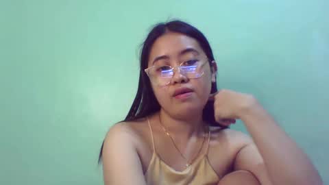 Snapshot of pinkish_shine chatting on February 15, 8:00 am Hi its me shine online show from February 15, 8:00 am