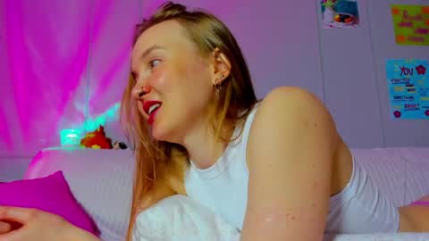 Mila online show from May 15, 11:34 pm