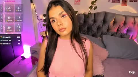 Snapshot of pinkpantherr_ chatting on December 7, 1:25 am Sarah .. online show from December 7, 1:25 am