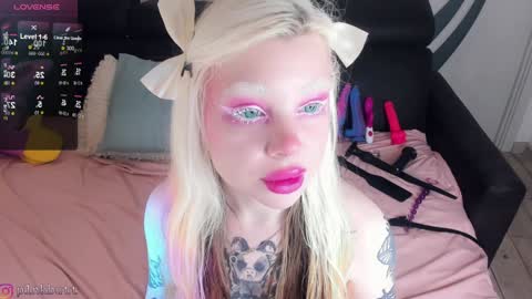 Helen Goat online show from December 4, 8:01 am