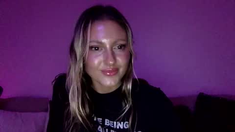 Snapshot of pinksn0wle0pard chatting on November 15, 8:33 am pinksn0wle0pard online show from November 15, 8:33 am