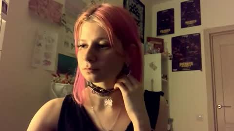 Snapshot of pinkvampire chatting on September 21, 6:09 pm Sara online show from September 21, 6:09 pm