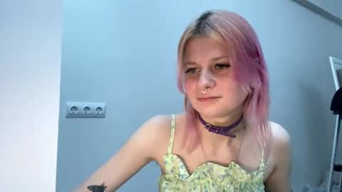 Snapshot of pinkvampire chatting on October 15, 10:32 pm Sara online show from October 15, 10:32 pm