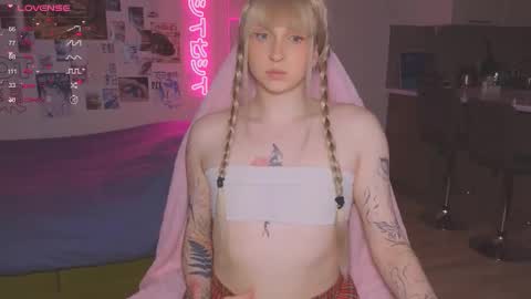 pinkvenom_ online show from December 4, 4:38 pm