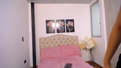 Snapshot of pinky_f00x chatting on April 18, 7:58 pm pinky_f00x online show from April 18, 7:58 pm