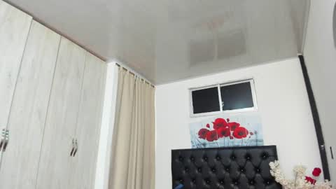 Snapshot of pinky_f00x chatting on June 27, 7:19 pm pinky_f00x online show from June 27, 7:19 pm