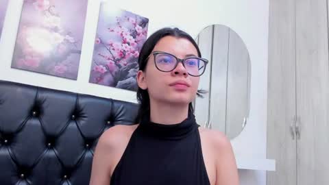 Snapshot of pinky_f00x chatting on June 29, 7:25 pm pinky_f00x online show from June 29, 7:25 pm