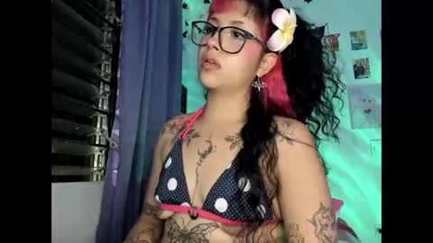 Snapshot of pinky_promiseex chatting on May 19, 1:56 am pinky_promiseex online show from May 19, 1:56 am