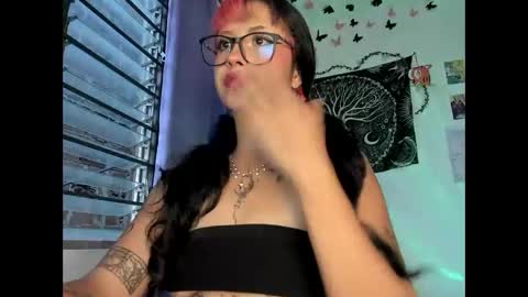 Snapshot of pinky_promiseex chatting on June 1, 11:06 pm pinky_promiseex online show from June 1, 11:06 pm