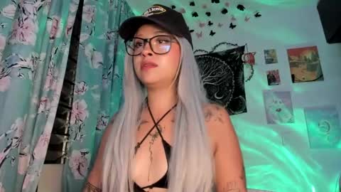 Snapshot of pinky_promiseex chatting on July 24, 12:08 am pinky_promiseex online show from July 24, 12:08 am