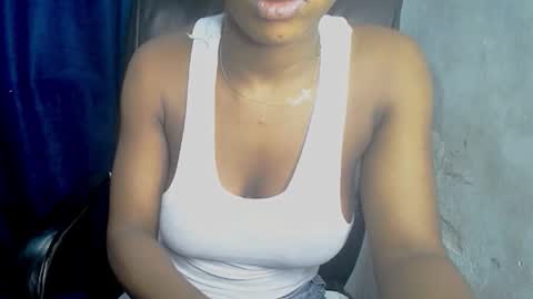 Snapshot of pinky_pussy68635 chatting on November 22, 8:08 pm Arena online show from November 22, 8:08 pm