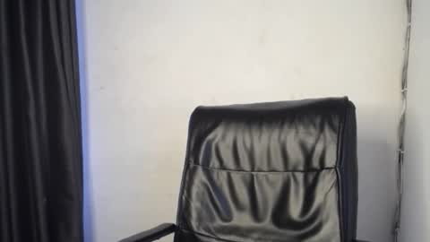 Snapshot of pinky_pussy68635 chatting on November 30, 8:18 am Arena online show from November 30, 8:18 am