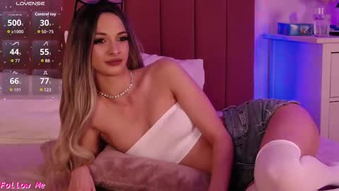 Pinky online show from February 6, 7:17 pm