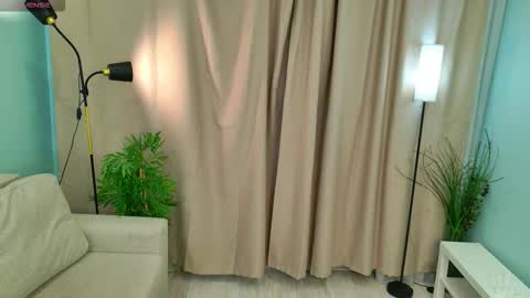 Snapshot of pinquinn chatting on February 9, 7:23 am pinquinn online show from February 9, 7:23 am