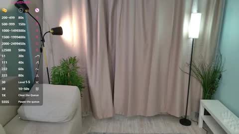 Snapshot of pinquinn chatting on February 13, 7:15 am pinquinn online show from February 13, 7:15 am