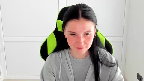 Snapshot of piper_smilee chatting on May 19, 12:44 pm Piper online show from May 19, 12:44 pm