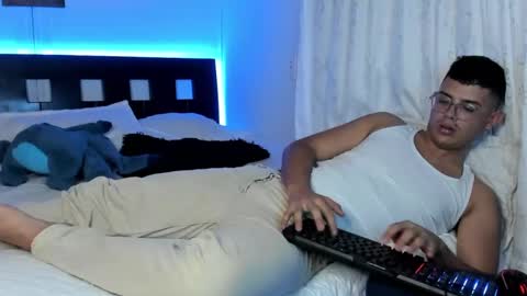 Snapshot of piperodriguez_ chatting on December 8, 4:46 am Pipe Rodriguez online show from December 8, 4:46 am