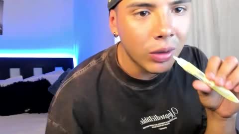 Snapshot of piperodriguez_ chatting on January 3, 3:55 pm Pipe Rodriguez online show from January 3, 3:55 pm