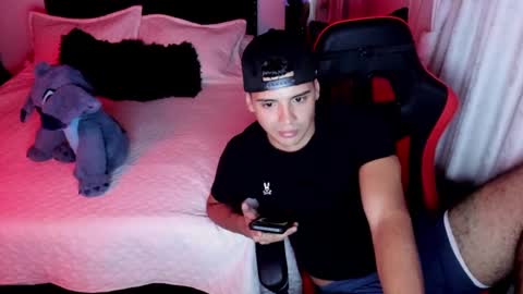 Snapshot of piperodriguez_ chatting on February 7, 2:08 am Pipe Rodriguez online show from February 7, 2:08 am