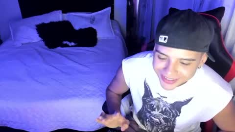 Snapshot of piperodriguez_ chatting on February 8, 4:14 am Pipe Rodriguez online show from February 8, 4:14 am