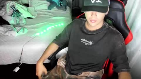 Snapshot of piperodriguez_ chatting on February 15, 4:14 am Pipe Rodriguez online show from February 15, 4:14 am