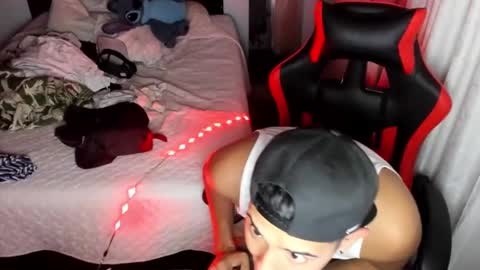 Snapshot of piperodriguez_ chatting on February 15, 7:16 am Pipe Rodriguez online show from February 15, 7:16 am