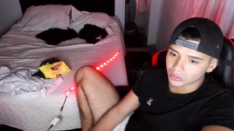 Snapshot of piperodriguez_ chatting on February 18, 6:26 am Pipe Rodriguez online show from February 18, 6:26 am