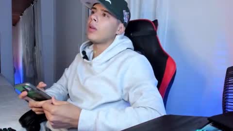 Snapshot of piperodriguez_ chatting on February 20, 2:51 am Pipe Rodriguez online show from February 20, 2:51 am