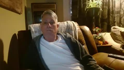 Snapshot of pirate334 chatting on December 23, 11:17 pm pirate334 online show from December 23, 11:17 pm