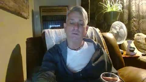 Snapshot of pirate334 chatting on January 18, 1:19 am pirate334 online show from January 18, 1:19 am