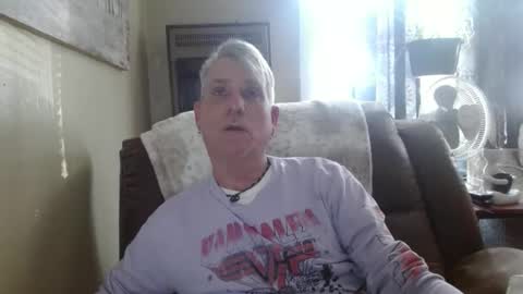 Snapshot of pirate334 chatting on January 25, 8:42 pm pirate334 online show from January 25, 8:42 pm