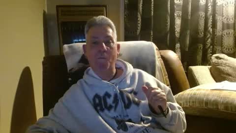 Snapshot of pirate334 chatting on January 15, 8:19 am pirate334 online show from January 15, 8:19 am