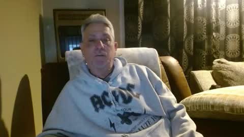 Snapshot of pirate334 chatting on February 5, 9:25 am pirate334 online show from February 5, 9:25 am