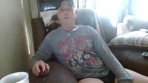 Snapshot of pirate334 chatting on February 6, 10:13 pm pirate334 online show from February 6, 10:13 pm