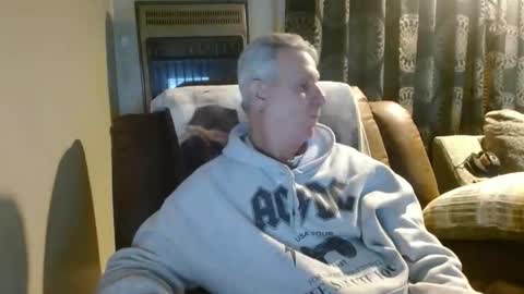 Snapshot of pirate334 chatting on February 8, 2:04 am pirate334 online show from February 8, 2:04 am