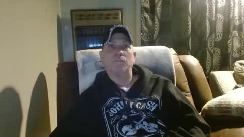 Snapshot of pirate334 chatting on February 17, 12:51 am pirate334 online show from February 17, 12:51 am