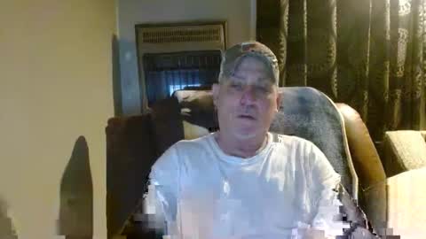 Snapshot of pirate334 chatting on February 21, 2:45 am pirate334 online show from February 21, 2:45 am