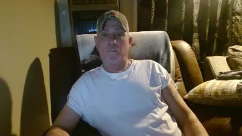 Snapshot of pirate334 chatting on March 2, 4:47 am pirate334 online show from March 2, 4:47 am