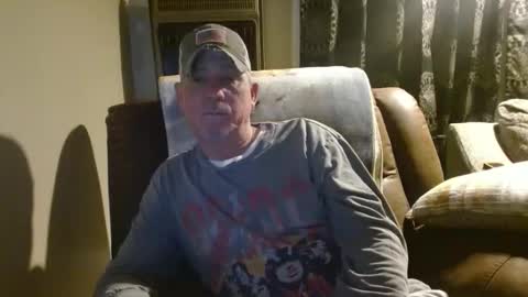 Snapshot of pirate334 chatting on March 2, 8:21 am pirate334 online show from March 2, 8:21 am