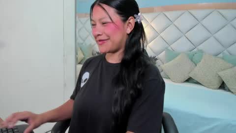 Snapshot of pirlywild chatting on June 1, 5:47 pm Pirly online show from June 1, 5:47 pm