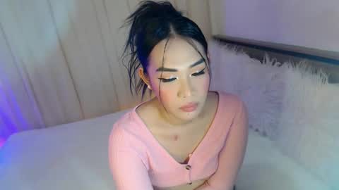 Snapshot of piroulita chatting on November 25, 2:44 am Ari online show from November 25, 2:44 am