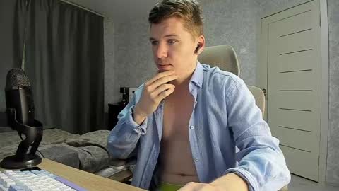 Snapshot of pirremeow chatting on May 30, 6:43 am Pierre online show from May 30, 6:43 am