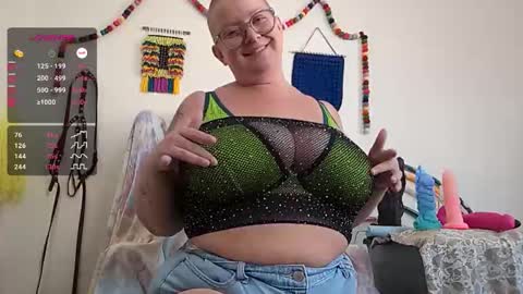 Snapshot of pisces_princess_ chatting on November 1, 8:55 pm Em online show from November 1, 8:55 pm