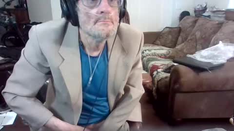 Snapshot of pitfalll chatting on January 4, 8:16 pm pitfalll online show from January 4, 8:16 pm