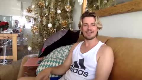 Snapshot of pits13 chatting on December 13, 2:16 pm Pits13 online show from December 13, 2:16 pm