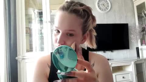 Caroline online show from April 16, 4:24 am