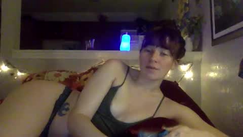 Snapshot of pixie_bella chatting on February 4, 5:24 am pixie_bella online show from February 4, 5:24 am