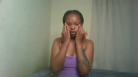 Snapshot of pixie_roman chatting on December 10, 4:24 am Majesty online show from December 10, 4:24 am