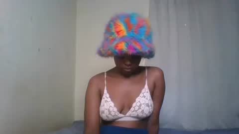 Snapshot of pixie_roman chatting on January 3, 9:36 am Majesty online show from January 3, 9:36 am